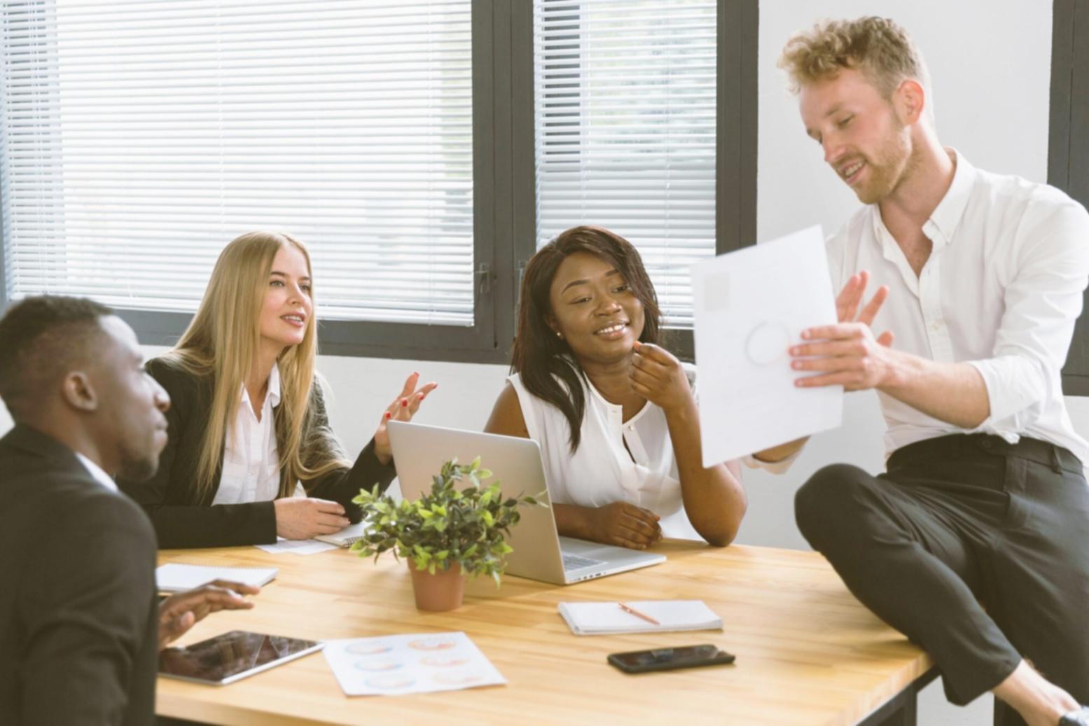 Análisis financiero y benchmarking presupuestario